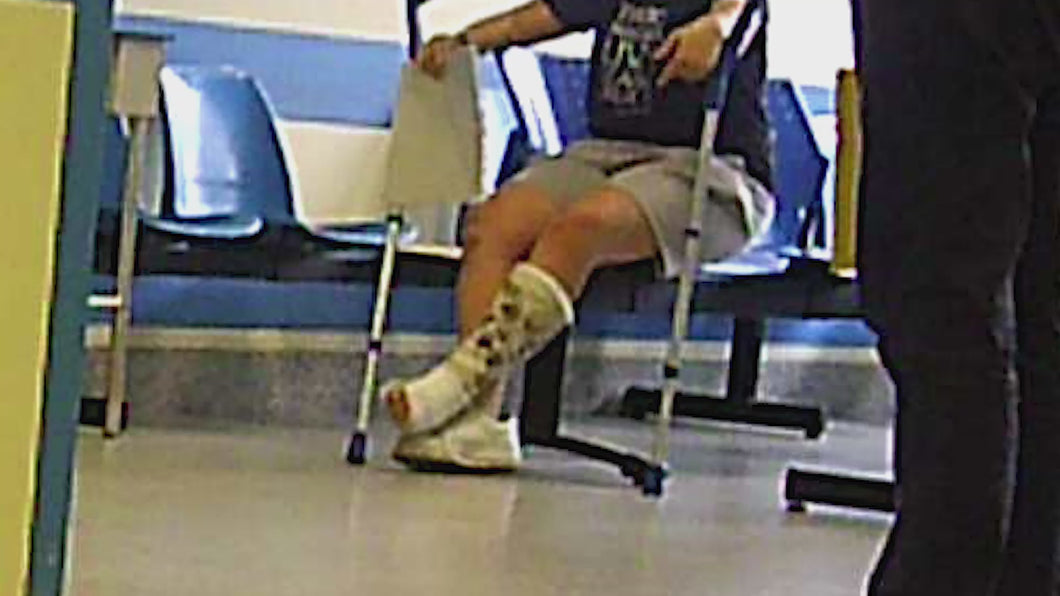 103 - Girl Slc-decored crutches