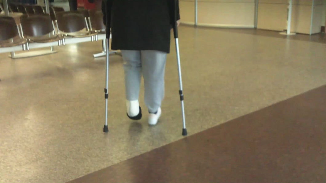 132 - Lady white Slc-crutches- sock