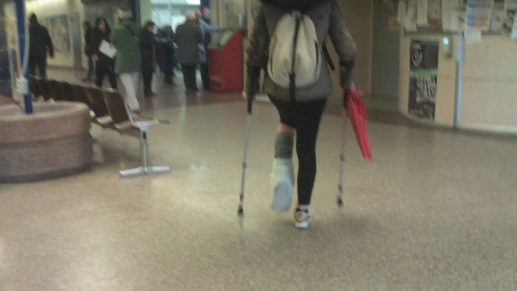 198 - Woman vacopad - big grey sock - crutches